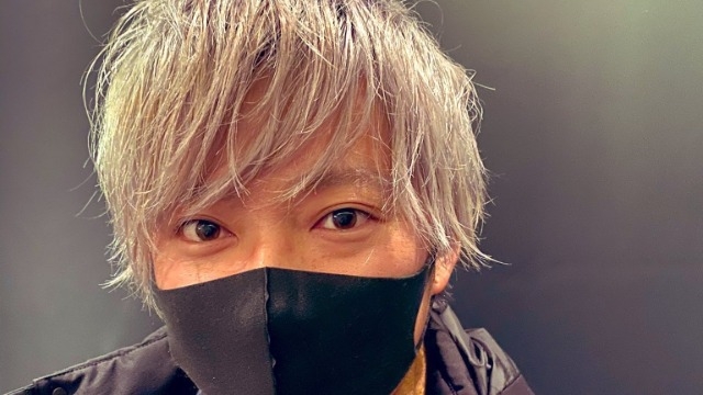 弊グループ代表の髪色の秘密に迫る