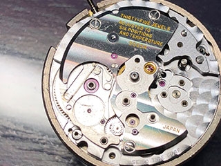 腕時計　機械式（メカニカル)