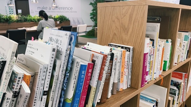 こんな本まで⁉好奇心くすぐる社内図書