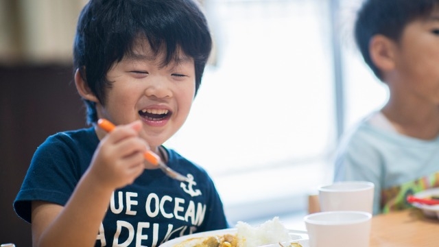 ドライブスルー給食で園児と笑顔の1分間交流～広報ブログのご紹介