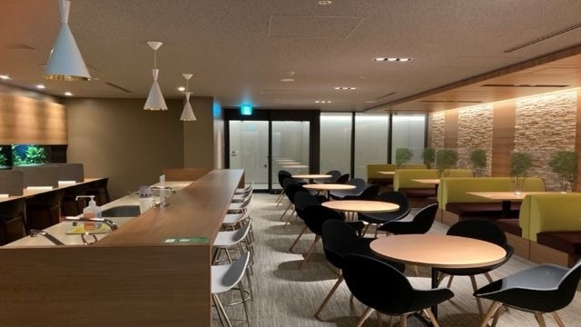 併設ラウンジで休憩中！