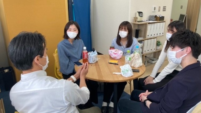 新卒と社長が気軽に話せるオフィスです(笑)