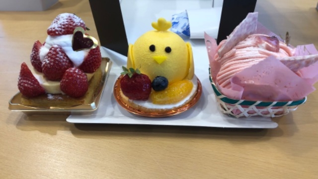 石井さん！ケーキ買いすぎ！太る！