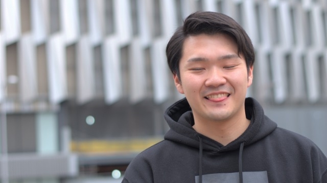 石井さん、撮影中に変顔で怒られる