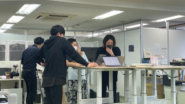 【社内環境！】メンバー同士で切磋琢磨！！