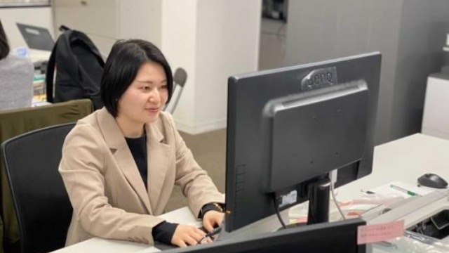 【IT × 営業】若手の女性営業さん。私の仕事はこんな仕事だ！