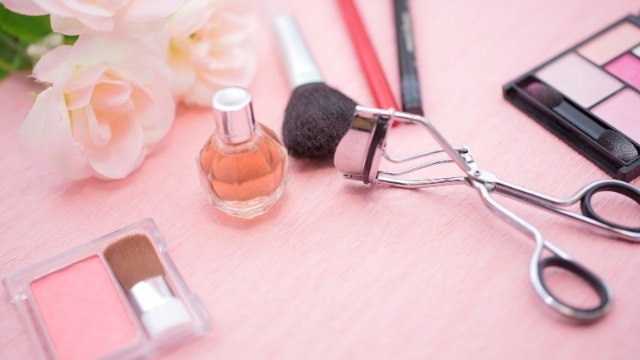 社会人メイクとは？って感じ