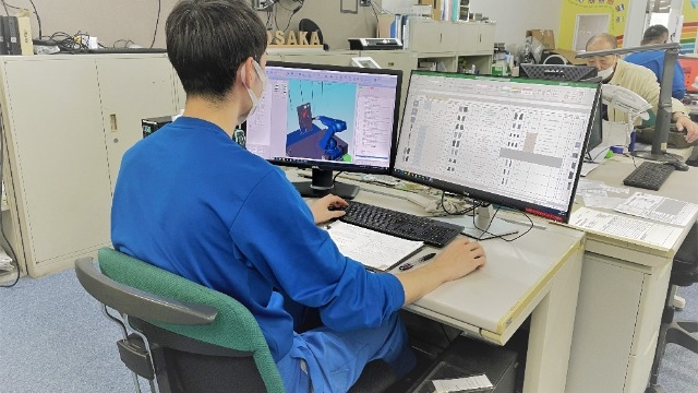 【黒坂塗装が誇るプログラマー】ロボットプログラミングで日本に彩りを！