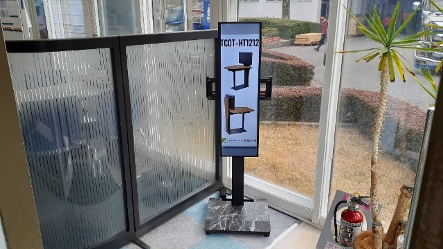 サイネージスタンドを開発しています！