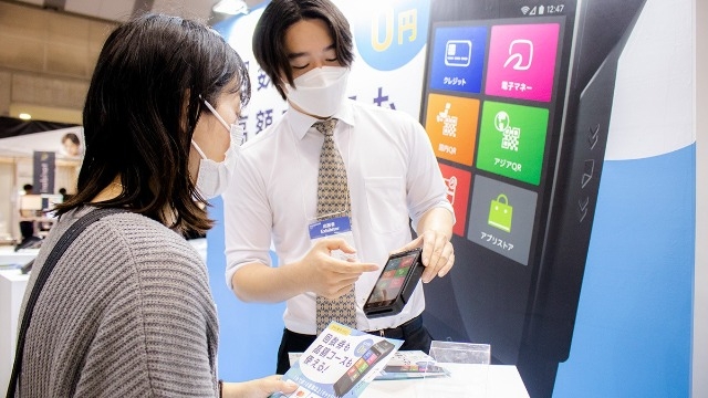 初めてのアポイントは先輩社員と一緒に