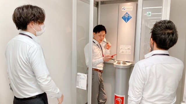 執務室内に喫煙所完備