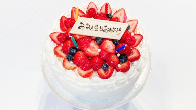 四半期会議の後は誕生日会を開催！