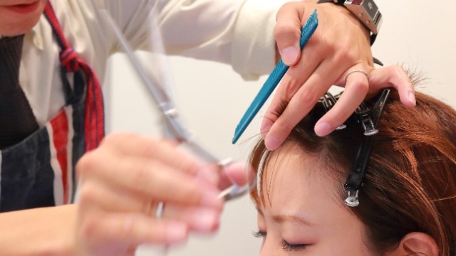 弊社には社員が営むヘアサロンがあります