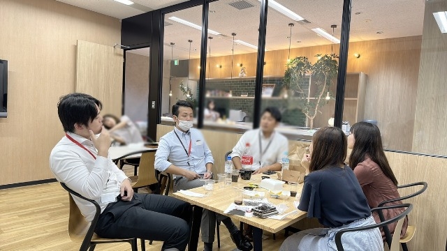 英語が喋れる社員が多数！？