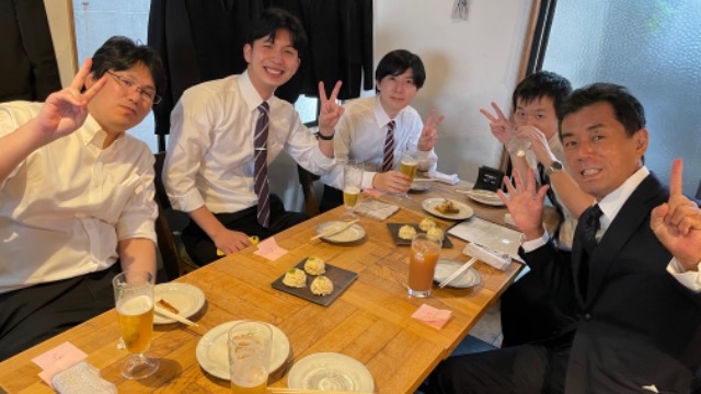 【社員ギャラリー①】落ち着いてゆっくり飲んでたい男性陣編。