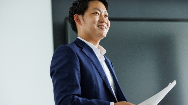 なぜ会計士を目指していた学生が、人材育成業界に入社したのか?【先輩インタビュー②】