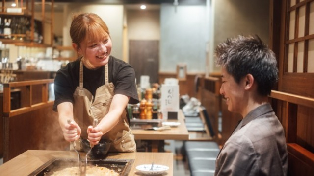 味だけじゃなく、目の前で仕上がっていく臨場感も“ごちそう”。あーもんじゃが食べたくなってきました!!