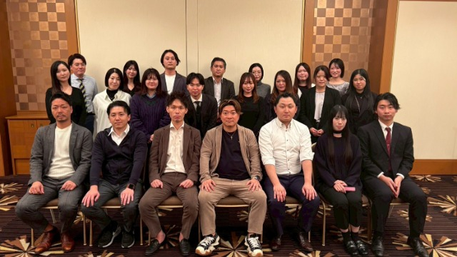 乾杯で締めくくる2025年！忘年会レポート