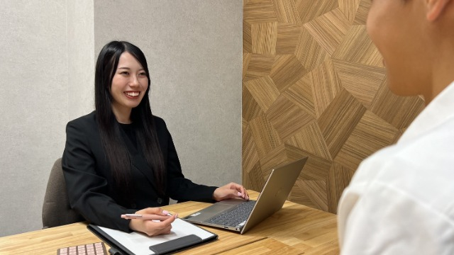 オフィスカジュアルって何？新卒が一番迷う“服装問題”を解決！