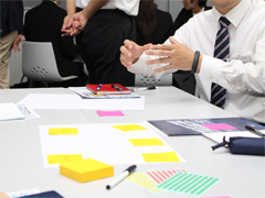 先輩社員になんでも聞けちゃう！内定者研修やってます。