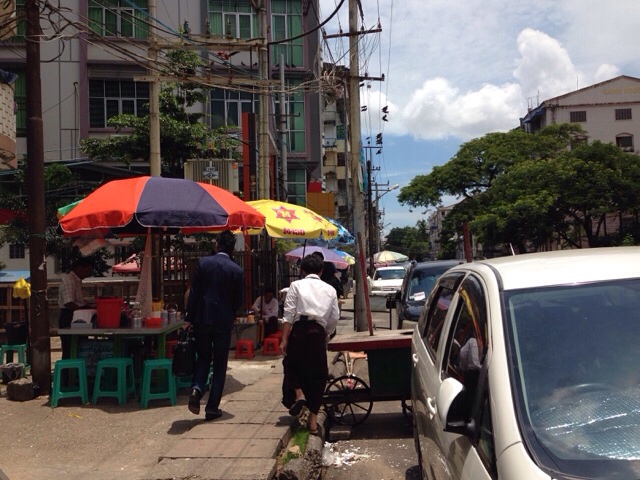 ミャンマーに来ています