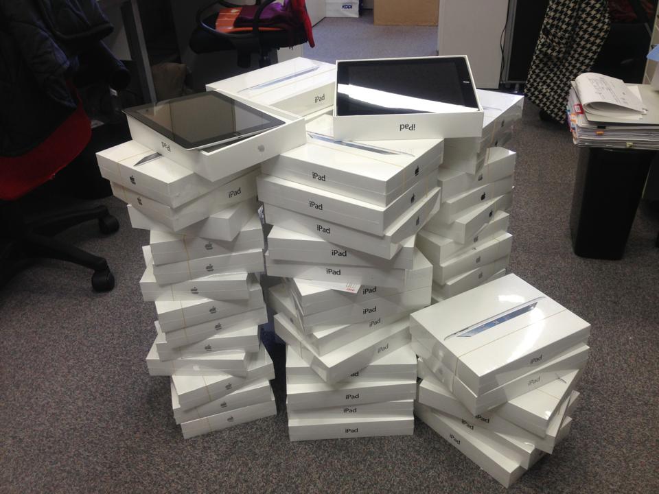 ★積み上げてみましたシリーズ★今度はiPadを61台だ～♡