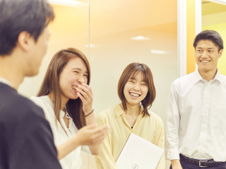 チームで意見を出し合い、サービスを形にしていきます。論理的・定量的な思考を持ちながら、追及します。