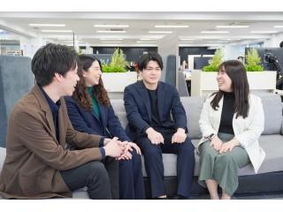 社員同士のコミュニケーションを大切にしており、活気あふれるオフィスです。