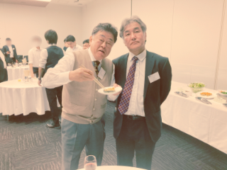 弊社代表と社歴３０年の社員です！
ちょっと真顔になっちゃってますね