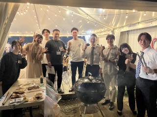 内定者合宿の夜は豊洲のBBQ場で夜風を浴びながらBBQをしました！