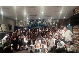 毎年恒例!社長の誕生日会の様子です。