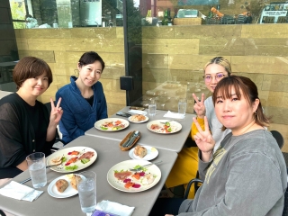 ～ワクワクランチ～
ランチ代は会社負担！
部署を超えたコミュニケーションを大切にしています！
