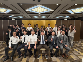 ★kickoff meeting
半年に1回開かれる全体会議です。
会議後は食事会やゲーム大会も…！