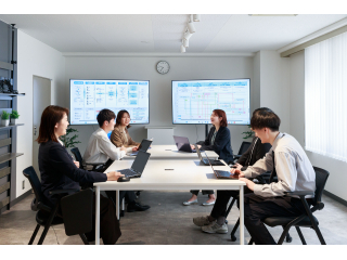 日々いろいろなディスカッションが繰り広げられるセミナールーム。社内イベントもここで開催されます。