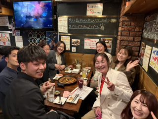 四半期ごとに行われるお疲れ様会も自由参加です。普段あまり話せないメンバーの交流の場にもなっています。