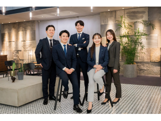 営業職“約8割”が20代！
実力主義の社風から20代の半数以上が役職に就き営業最前線で活躍中！
